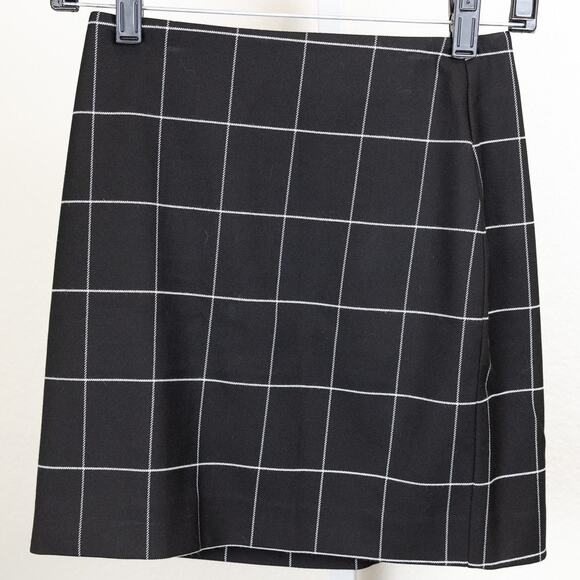 H&M Black White Windowpane Plaid Faux Wrap Mini Skirt Gold Zip NWT Size 0 - Picture 1 of 5